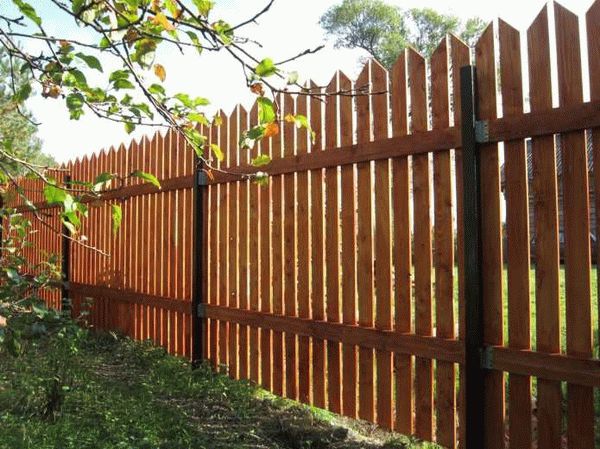 Как построить забор своими руками: инструкция
